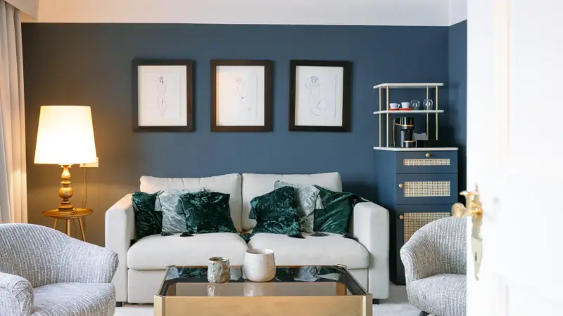 Zimmer & Suiten Wohnzimmer mit einem Sofa und Sesseln.