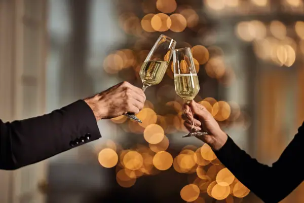 Anstoßen mit Sekt