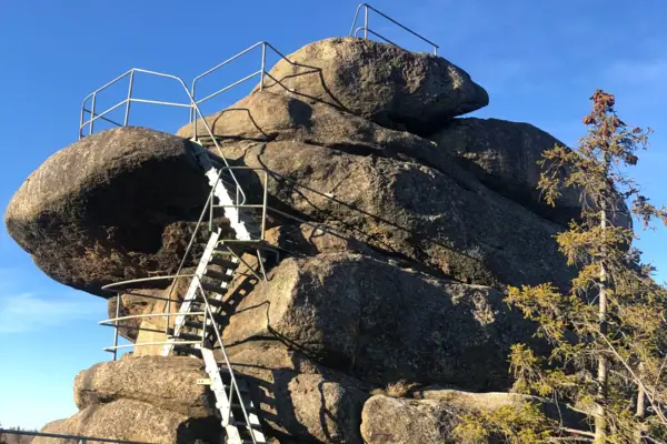 Ottofelsen Steintreppe auf einem Felsen im Freien