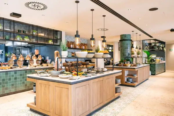 Ein Restaurant mit vielen Speisen.