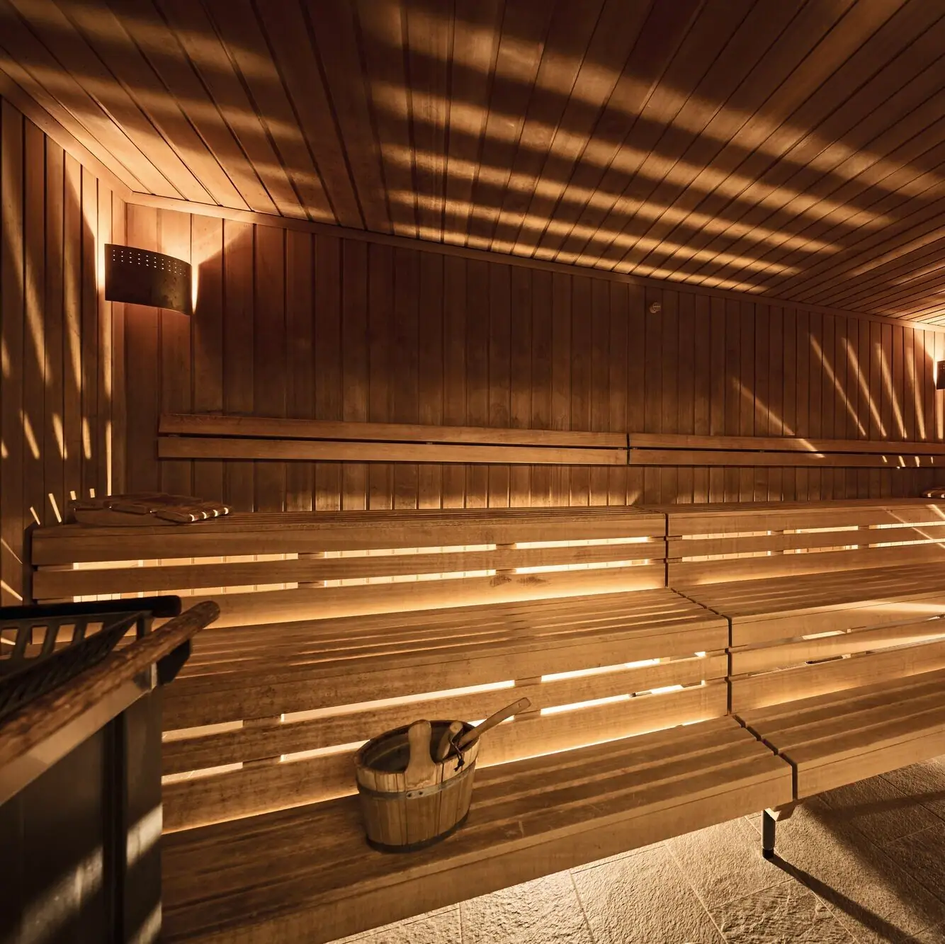 sauna-spa-strandidyll-heringsdorf Holzsauna mit Beleuchtung