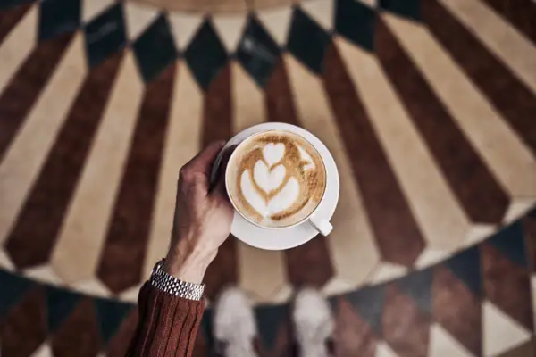 Frühstück im Wintergarten des A-ROSA Ostseehotel Kühlungsborn Cappuccino im Wintergarten des A-ROSA Ostseehotel Kühlungsborn