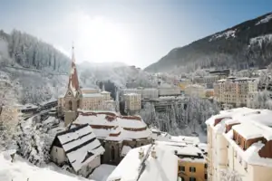 Bad Gastein im Winter Eine verschneite Stadt im Winter.