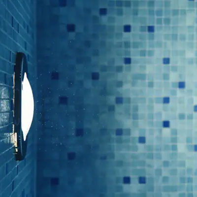 Blaue und weiße Fliesenoberfläche.